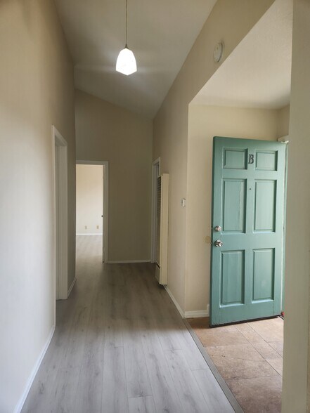 Building Photo - 1208 Roswell Ave