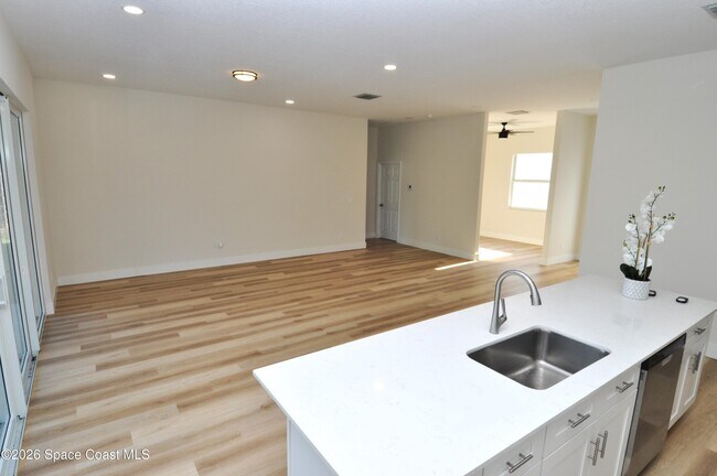 Building Photo - 1043 Walden Blvd SE