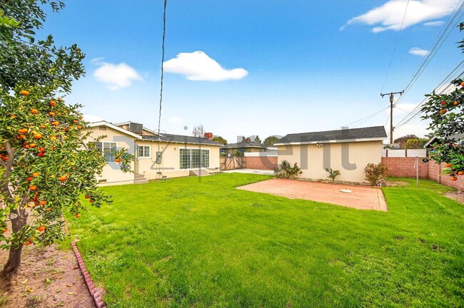 Building Photo - 1200 E Elgenia Ave