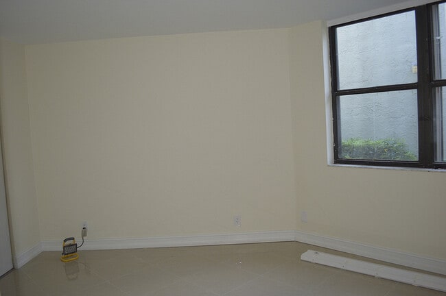 Building Photo - 216 Lake Pointe Dr