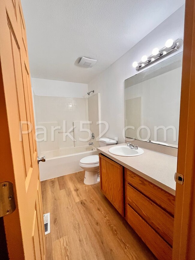 Building Photo - Remodeled 4 Bed 2.5 Bath Tacoma Single Fam...