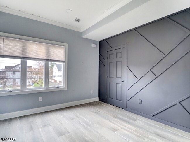 Building Photo - 385 E Main St