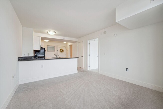 Building Photo - Concierge Building! Available Now! Electri...
