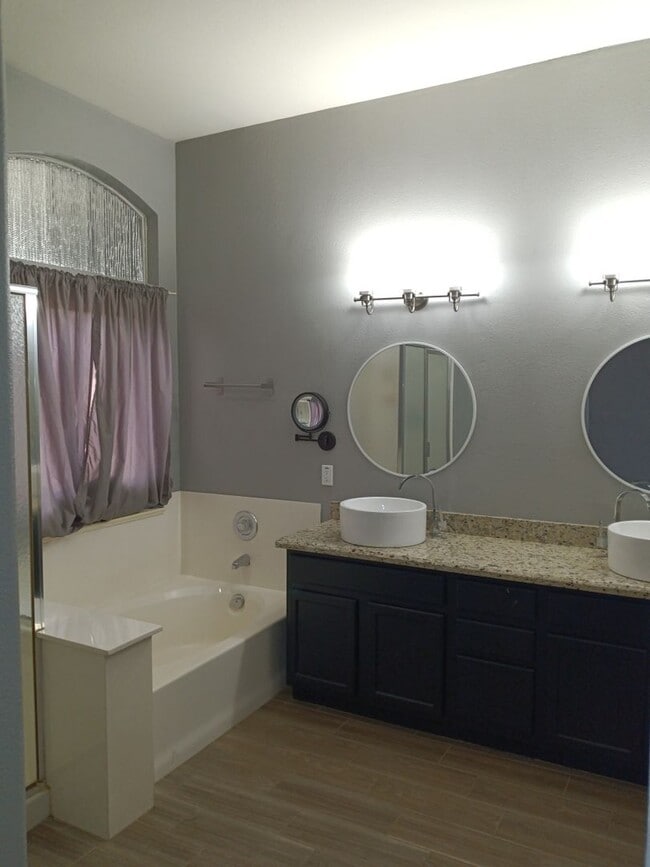 Building Photo - Very Spacious House- Near Cardinal Stadium