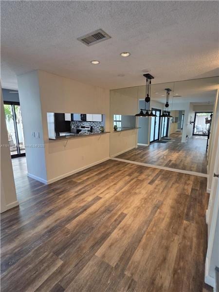 Building Photo - 20900 Leeward Ct