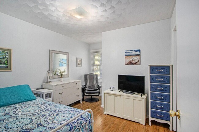 Building Photo - Lovell 237/239 - PLACEMENT