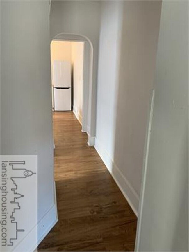 Building Photo - 318 E Hillsdale St