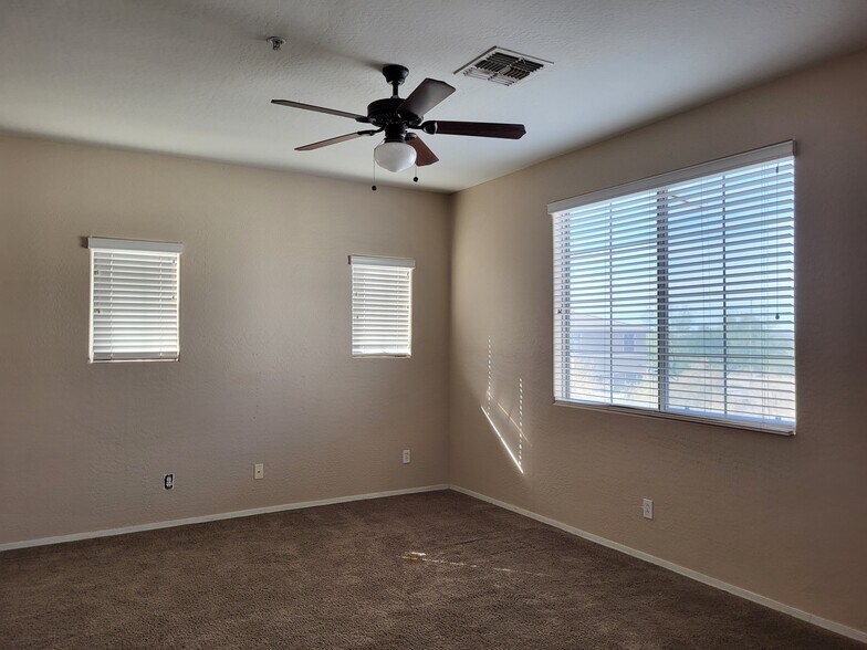 Building Photo - 2813 E Dunbar Dr