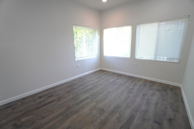 Building Photo - 5801 Juniper Ave