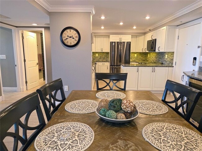 Building Photo - 1 Key Capri