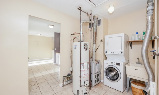 Building Photo - 25240 Sandhurst Rd