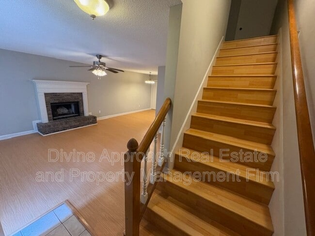 Building Photo - 830 Jamestown Manor Park