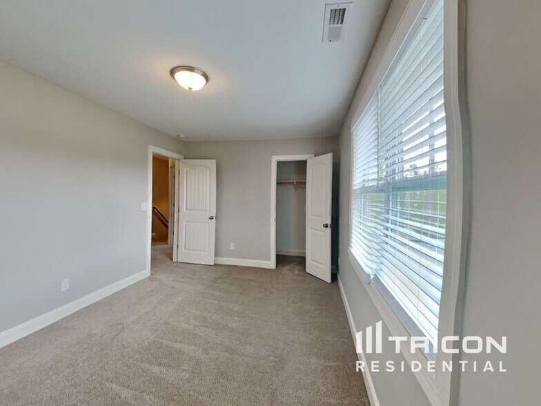 Building Photo - 65 Tanawha Ct