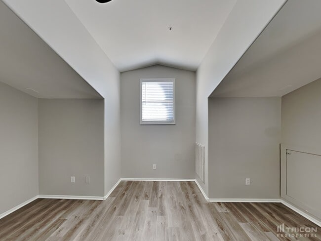 Building Photo - 1353 S Sabino Dr