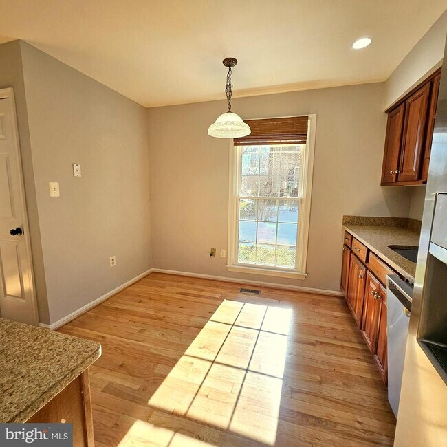 Building Photo - 7244 Greentree Rd