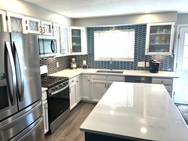 Building Photo - 7542 S Cove Cir