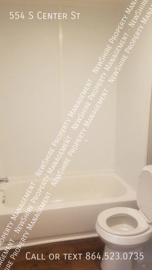 Building Photo - 554 S Center St