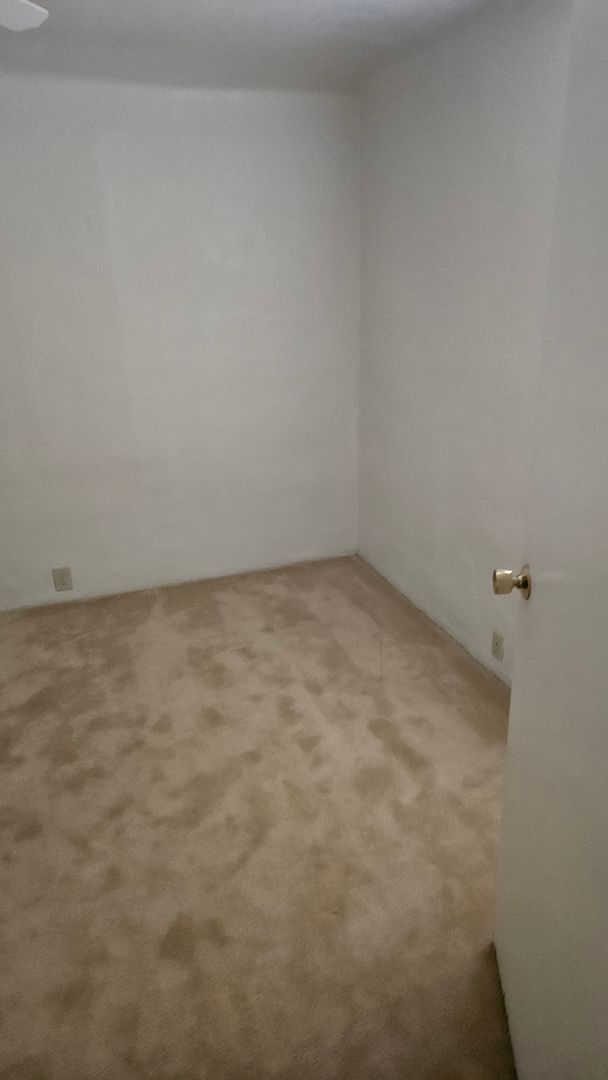 Building Photo - Two Bed One Bath Home with Shed and large backyard and large Driveway.