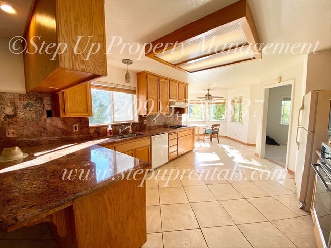 Building Photo - Elegant Hilltop Estate with Breathtaking V...