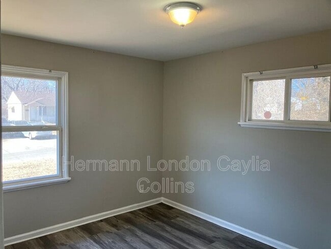 Building Photo - 9840 Medford Dr