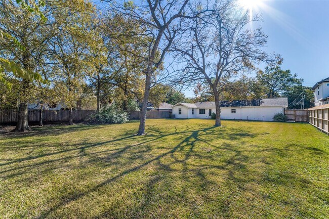 Building Photo - 4502 Brookwoods Dr