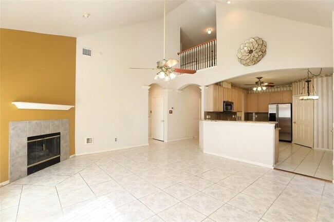 Building Photo - 10511 N Shadowdale Dr