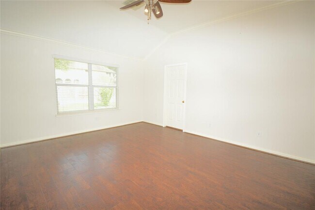 Building Photo - 5911 Mettler Ln
