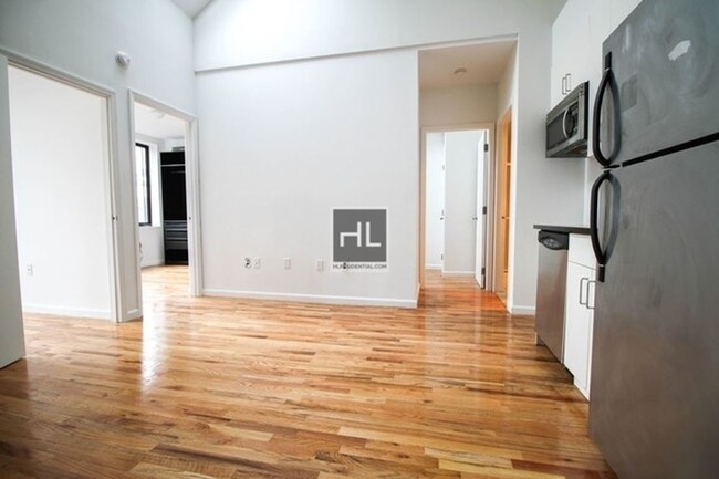 Building Photo - MELROSE STREET / 3-Bed 1.5-bath Bushwick P...