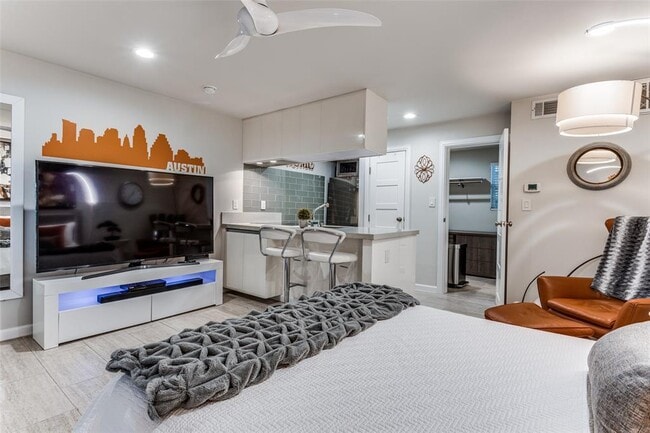 Building Photo - 3110 Red River St