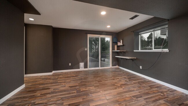 Building Photo - Beautiful 2 Story home in the Heart of Bri...