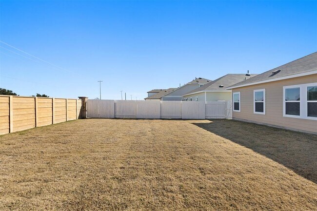 Building Photo - 441 Hortus Dr