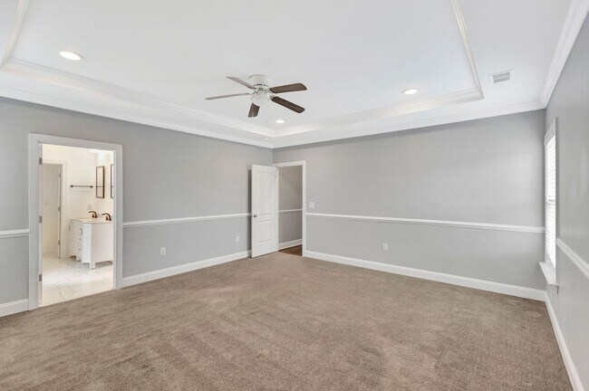 Building Photo - Spacious 4-Bedroom Charleston Home Loaded ...
