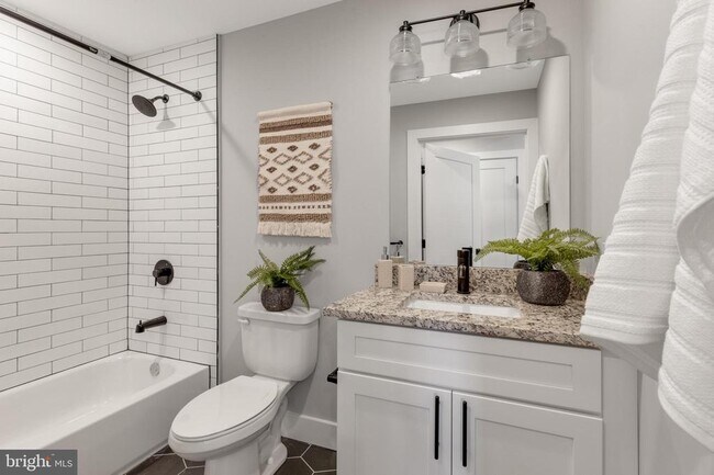 Building Photo - 1924 N Front St