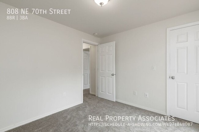 Building Photo - 808 NE 70th St