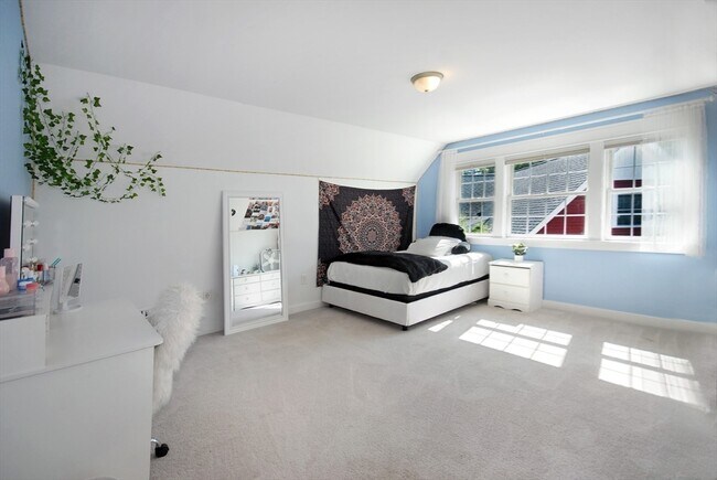 Building Photo - 19 Brigham Farm Ln