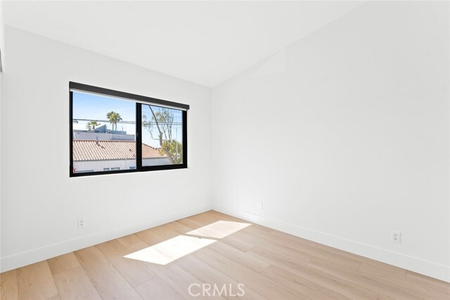 Building Photo - 404 S Bay Front