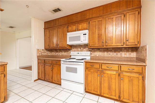 Building Photo - 6929 Briardale Dr