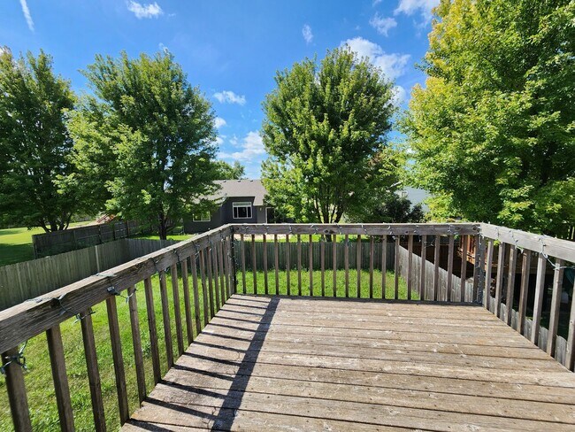 Building Photo - 3Bd 2BA near Jefferson Highschool!
