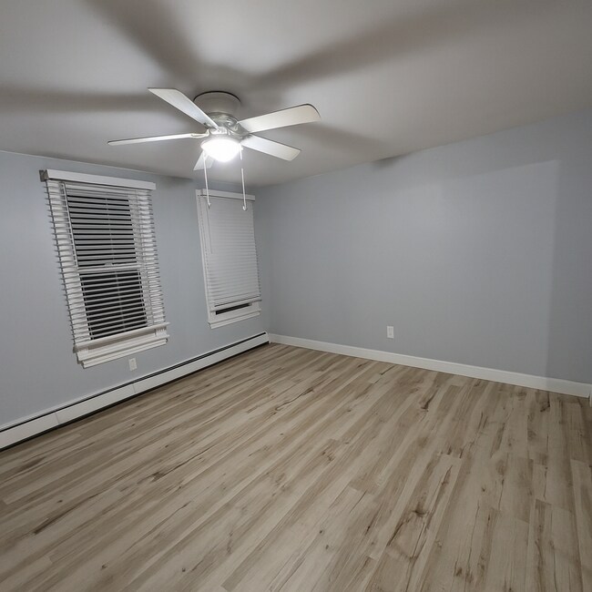 Building Photo - 112 S Main St