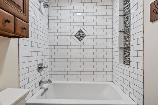 Building Photo - Beautifully Renovated 4 Bed/ 2 Bath with 2 Car Garage