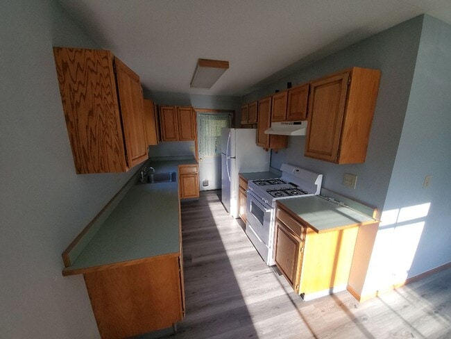 Building Photo - Spacious 1 bedroom with deck, wooded view & garden area. Most utilities included.