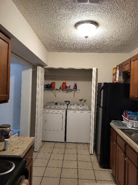 Building Photo - 7086 Queen of Hearts Ct