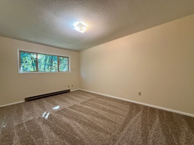 Building Photo - Vintage Upstairs 2 Bedroom With Patio In Hollywood District ~ Near It All! Off Street Parking~ Pe...