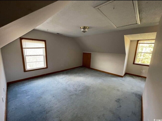 Building Photo - 163 Edwards Rd