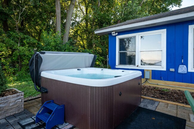 Building Photo - 39259 N Jackson Dr