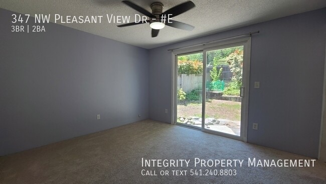 Building Photo - 347 NW Pleasant View Dr