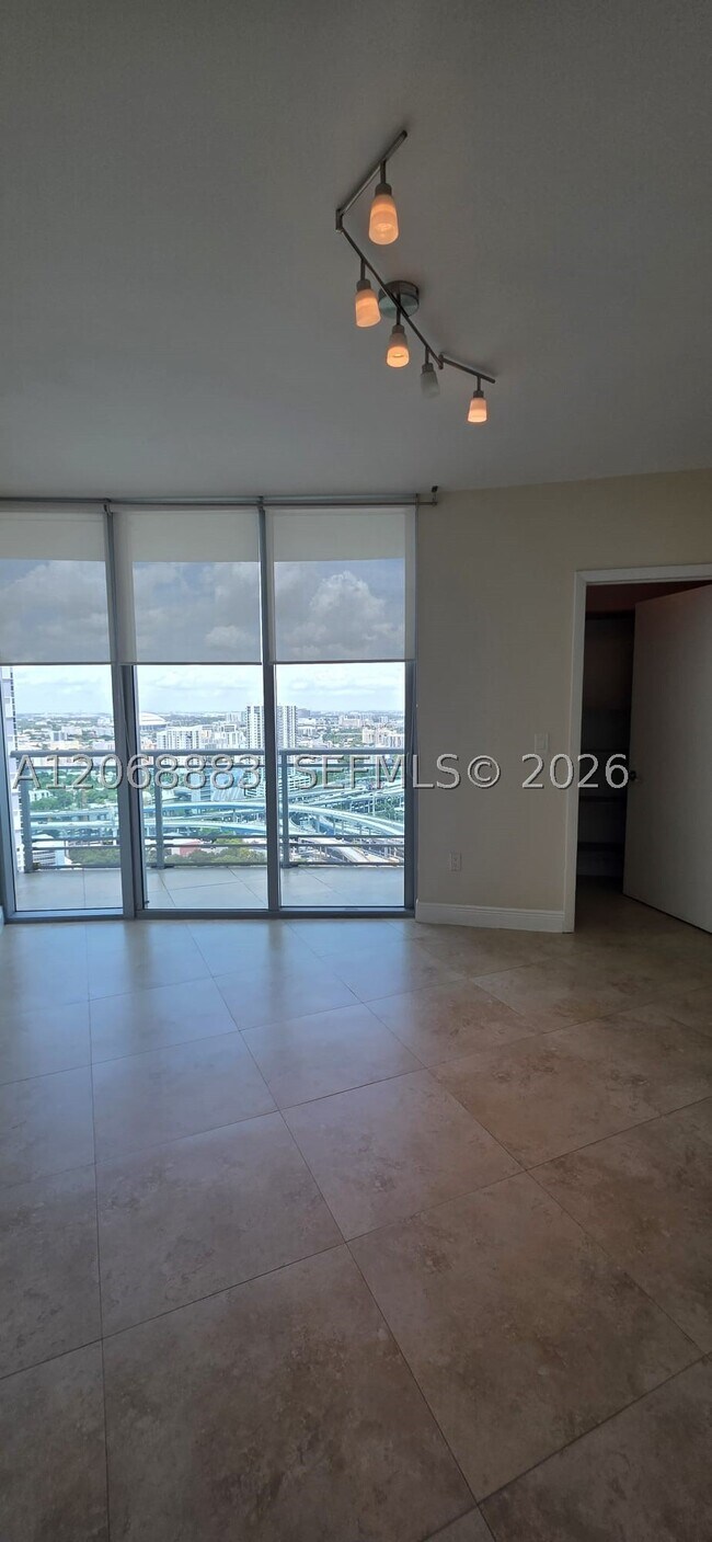 Building Photo - 350 S Miami Ave