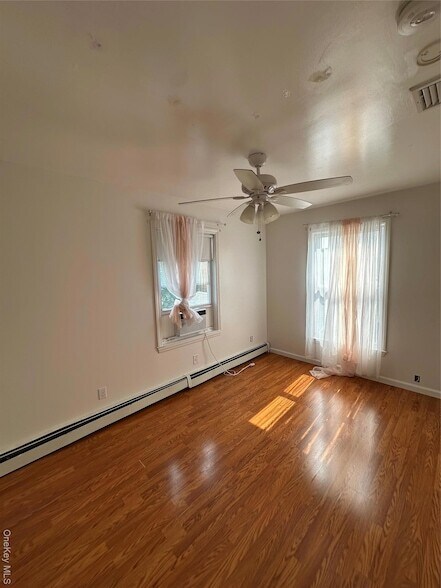 Building Photo - 12 Green Ln