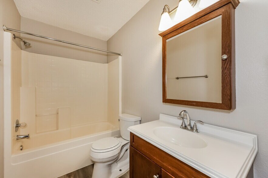 Building Photo - 5904 Heatherglen Terrace