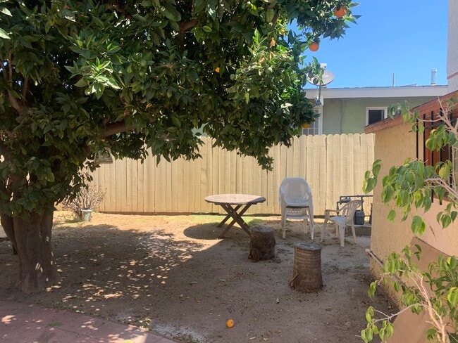 Building Photo - 1823 Stanley Ave